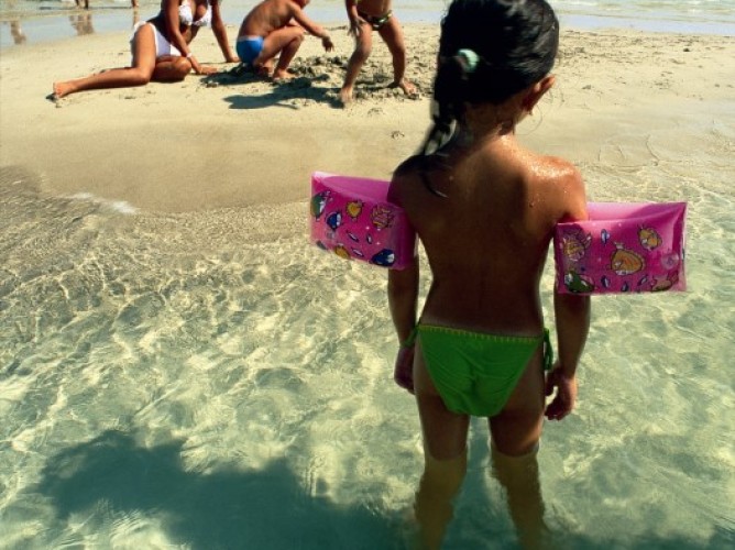 GranSerena Hotel - GranSerena Hotel Village children at the sea