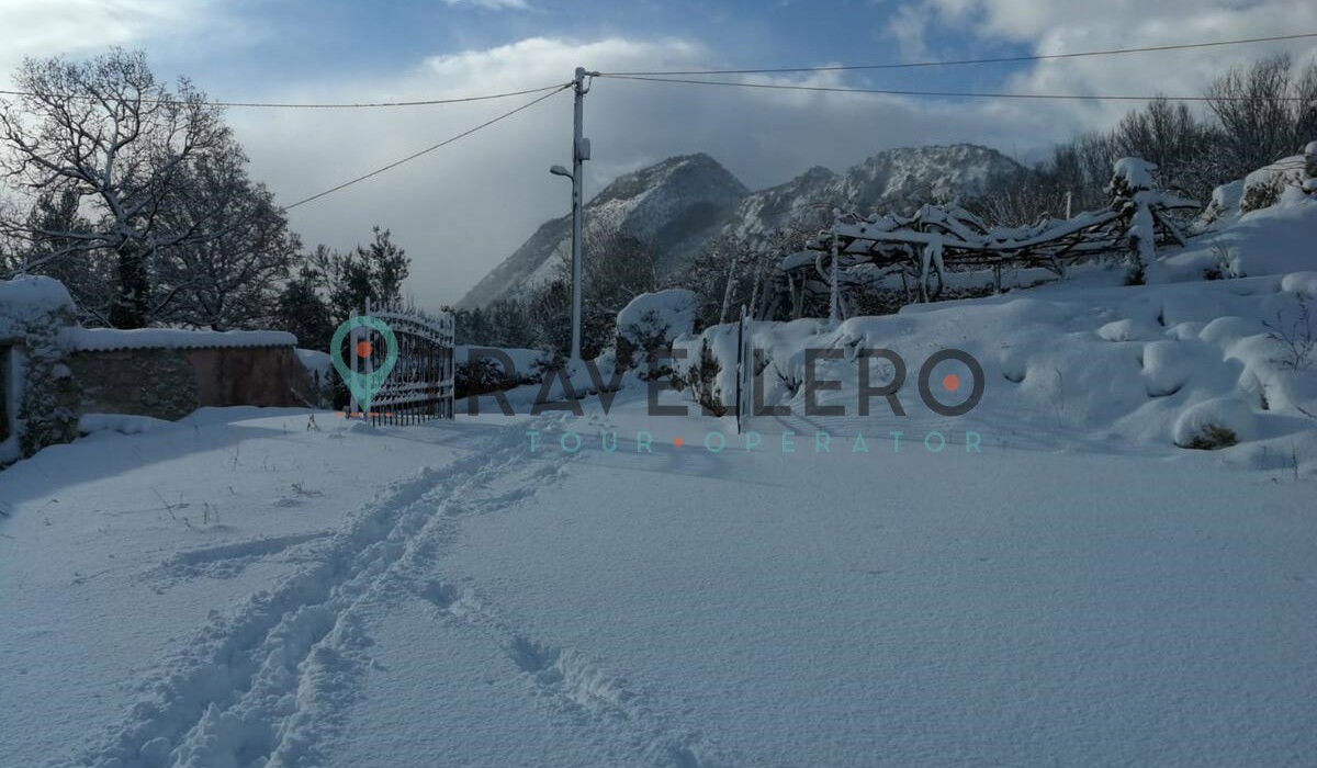 Borgo Donna Teresa - Borgo Donna Teresa snowy entrance