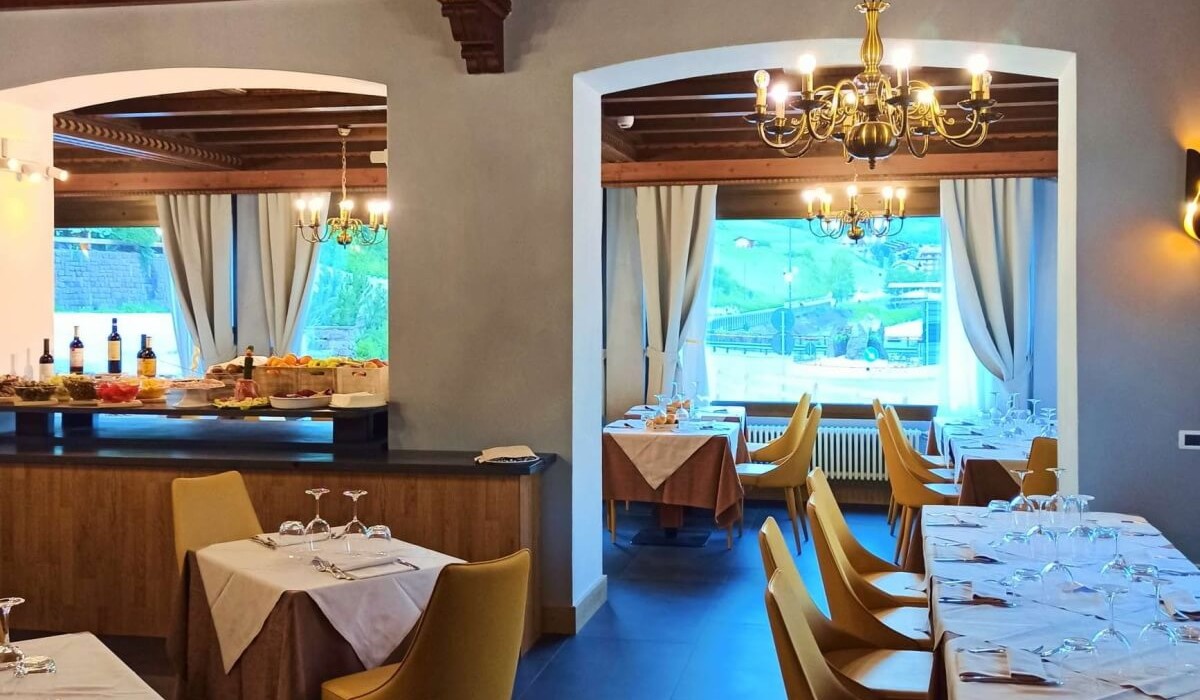 Hotel Monzoni - Bright and panoramic restaurant of the hotel