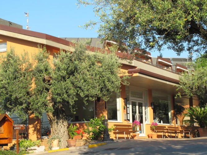 Apulia Hotel Europe Garden Residence - Reception entrance at the main building