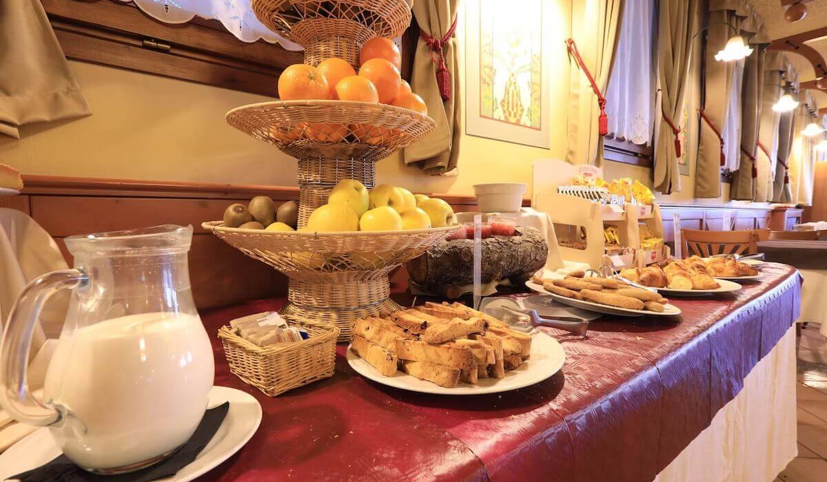 Palace Resort Pontedilegno - Details of the rich breakfast.