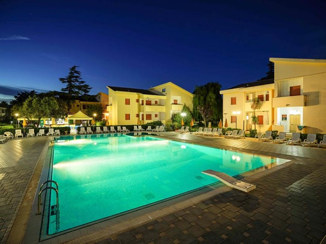 Apulia Residence Sellia Marina - Night View by the Pool