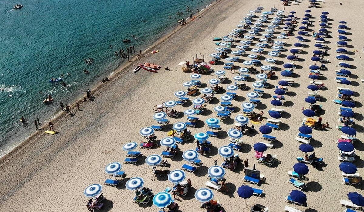 Aquilia Holiday Village Resort - The beach, just 200 meters away, seen from the drone of Villaggio Aquilia