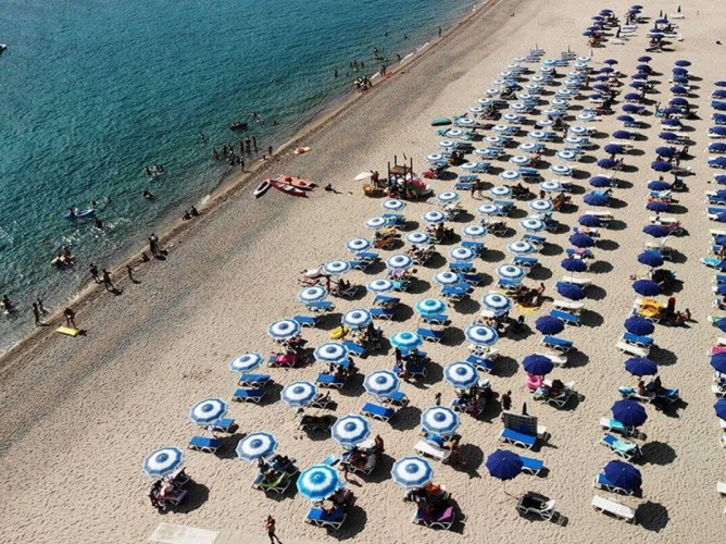 Aquilia Holiday Village Resort - The beach, just 200 meters away, seen from the drone of Villaggio Aquilia