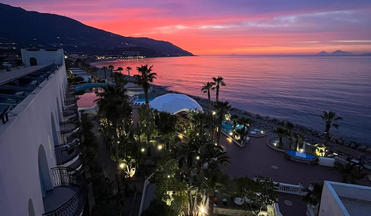 Hotel Club La Playa - Spectacular sunset over Marina di Patti in the province of Messina