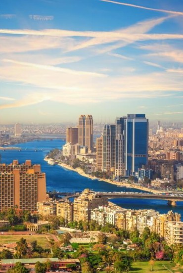 Cairo is located on the Nile River, in the heart of the city you will find Tahrir Square and the Grand Egyptian Museum. Nearby, in Giza, are the Pyramids and the Great Sphinx