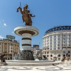 The Fountain of Alexander the Great consists of a staircase, a basin with a diameter of 60 meters, and a central column 20 meters high with three decorated rings made of white Carrara marble, each 4 meters in diameter