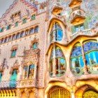 The first thing that captures the attention of visitors to Casa Batlló is certainly its front façade, sculpted from Montjuïc sandstone