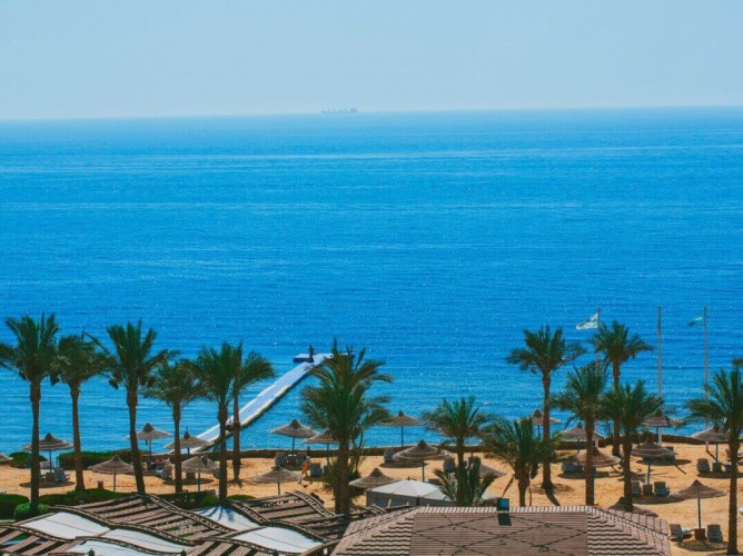 Queen Sharm Resort - Queen Sharm Resort: View of the Beach, Coves, and Diving Pier