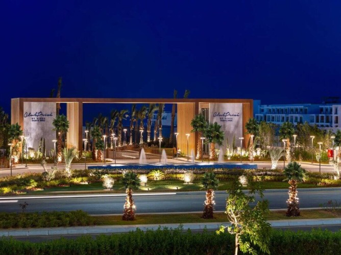 Club Privè by Rixos Sharm El Sheikh - Evening view of the gardens, fountains, and entrance pathways.